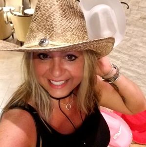 Meet your Posher, Christy